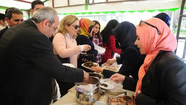YYÜ'de Öğrenciler Yararına Kermes