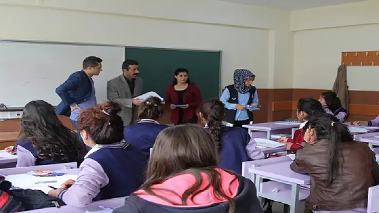 Başkalede Uyuşturucuya Karşı Broşür Dağıtıldı