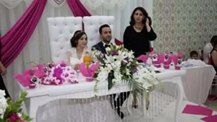 Van'da düğünde konuklara fidan dağıttılar
