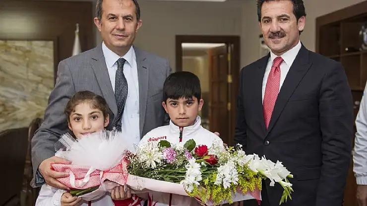 Vali Taşyapan, Şampiyon Sporcuları Ağırladı