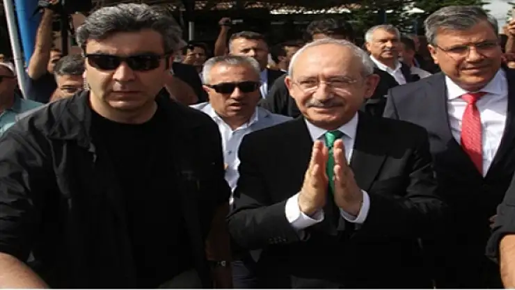 Kılıçdaroğlu Havalimanı'ndan çıkamadı!