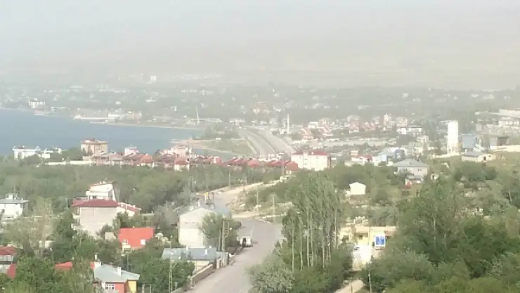 Van Toz Bulutu Altında