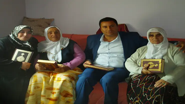 Ak Partiden Kuran-ı Kerim Dağıtımı