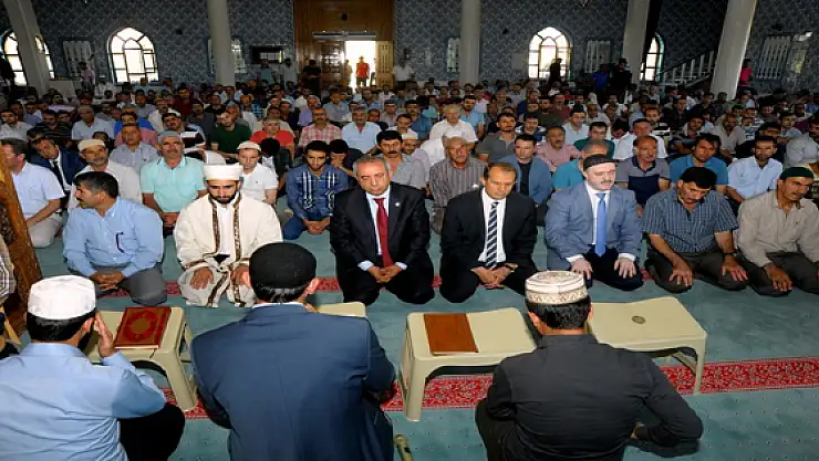 YYÜ'de demokrasi şehitleri için mevlit okutuldu