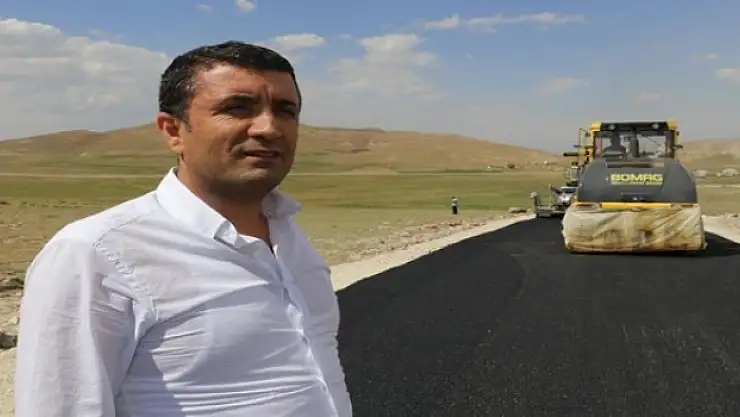 Çaldıran Belediyesi Köy Yollarını Asfalt Yaptı