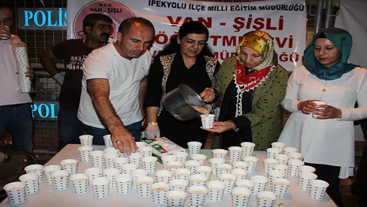 Şişli Öğretmenevinden demokrasi nöbeti tutanlara ikram