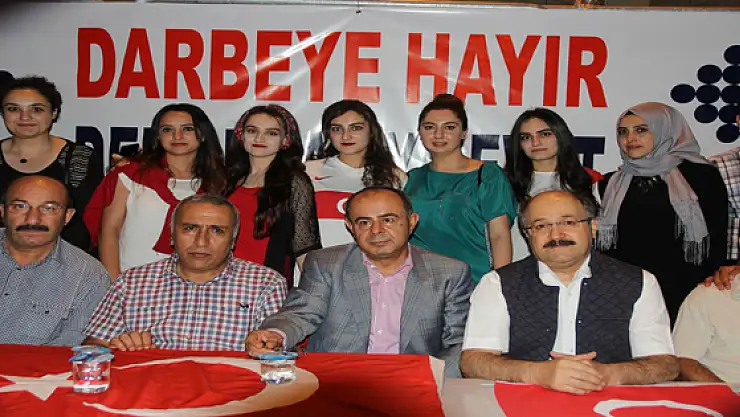 İLBANKtan demokrasi nöbeti tutanlara kumanya desteği