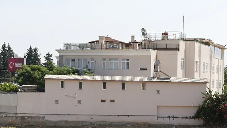 FETÖ'den okul çatı katında lüks hayat