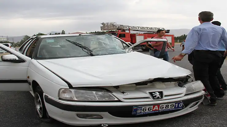 Yine aynı kavşak, yine kaza