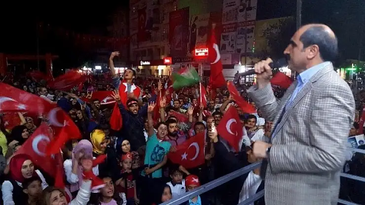  Vanlılara  'evlerinize bayrak asın' çağrısı