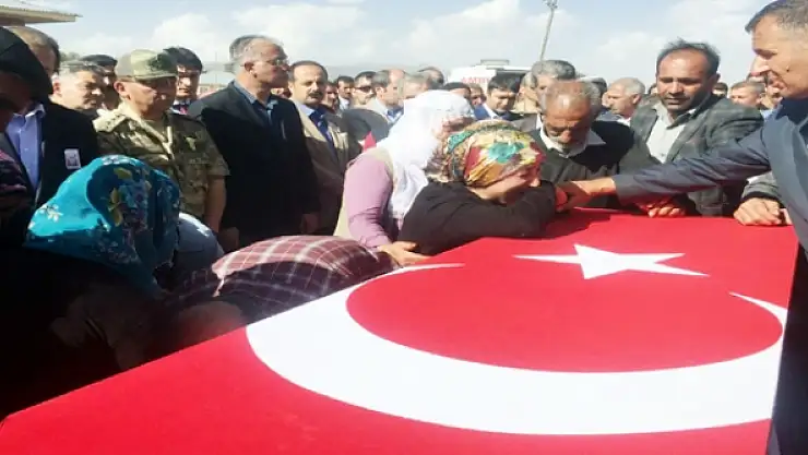 Şehit Aladağ, gözyaşları arasında toprağa verildi