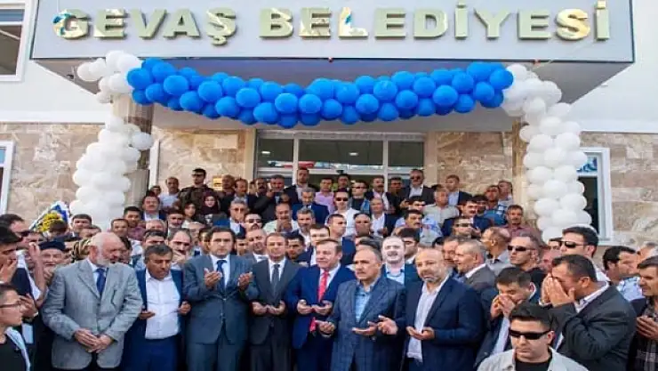 Gevaş Belediye hizmet binası açıldı