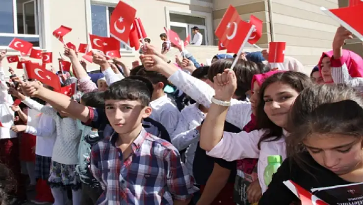 Miniklerden demokrasi dersi