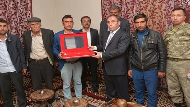 Kaymakam Akgül, şehit ailesini evinde ağırladı