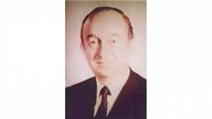 Eski İçişleri Bakanı Ahmet Selçuk hayatını kaybetti