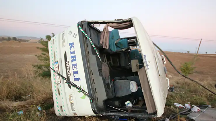 Midibüs Kaza Yaptı:  23ü öğrenci, 27 kişi yaralandı