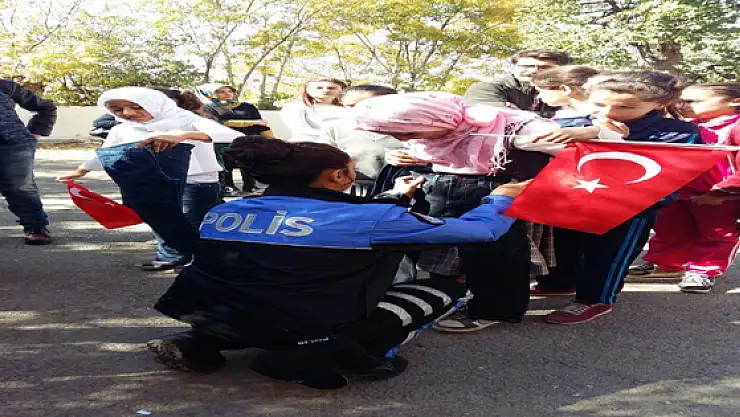 Van polisinden 840 öğrenciye giyim yardımı