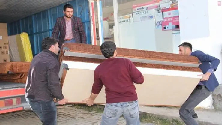 Şırnaktan Muradiyeye gelen aileye destek