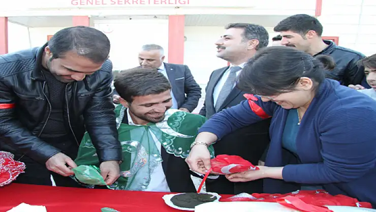Sağlık ocağından asker ocağına davul zurnalı uğurlama