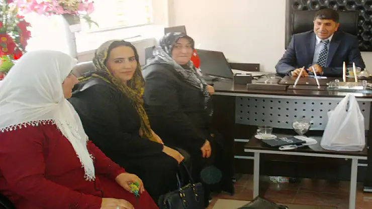 AK Partili kadınlardan Müdür Kırmızıtaşa ziyaret