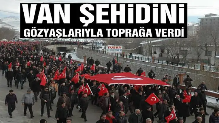 VAN ŞEHİDİNE AĞLADI