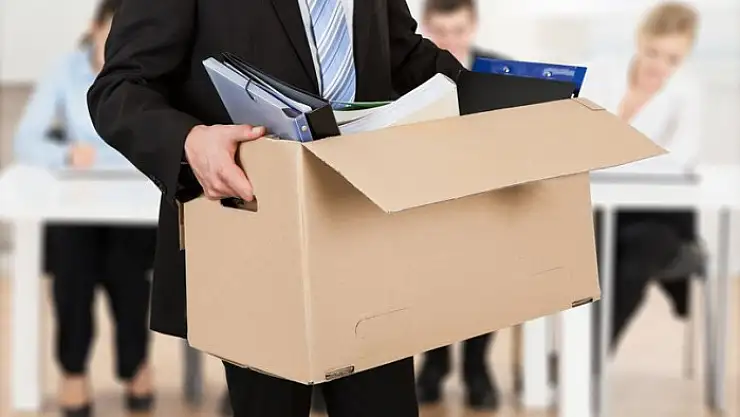 TÜRKİYE'DE ÇALIŞANLARIN YÜZDE 64'Ü İŞİNİ KAYBETMEKTEN KORKUYOR