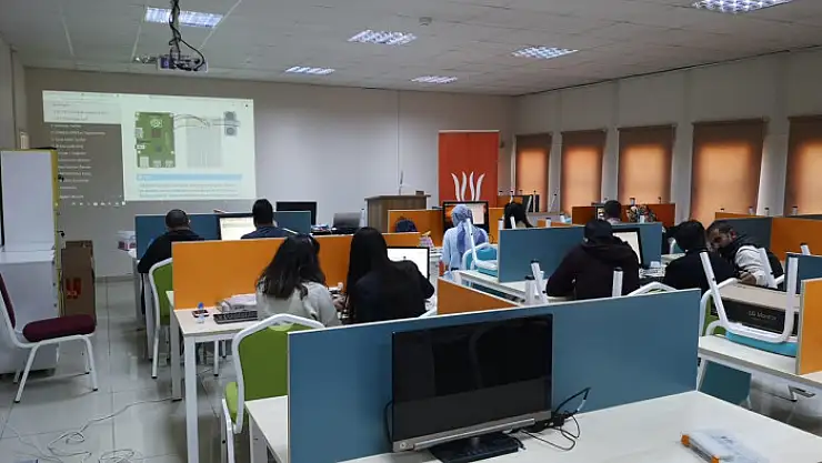DAKA'dan Python ve Rasberry Pi ile Robotik ve Kodlama eğitimi