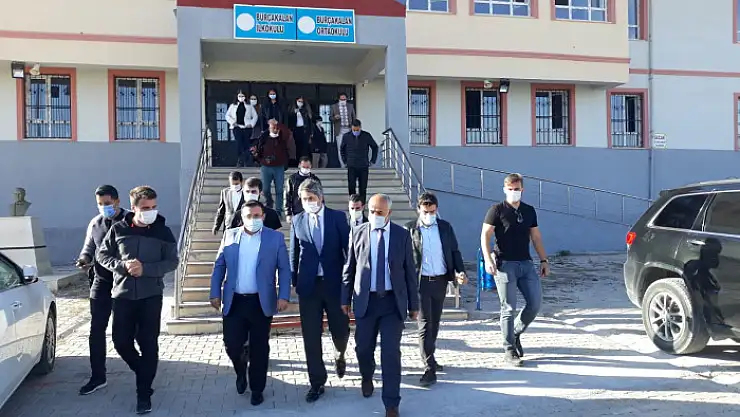 Kaymakam Dinç ve Başkan Ensari'den okul ziyareti