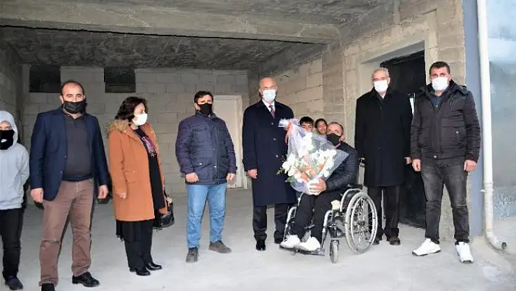 Başkan Akman, engelli vatandaş için asansör yaptı