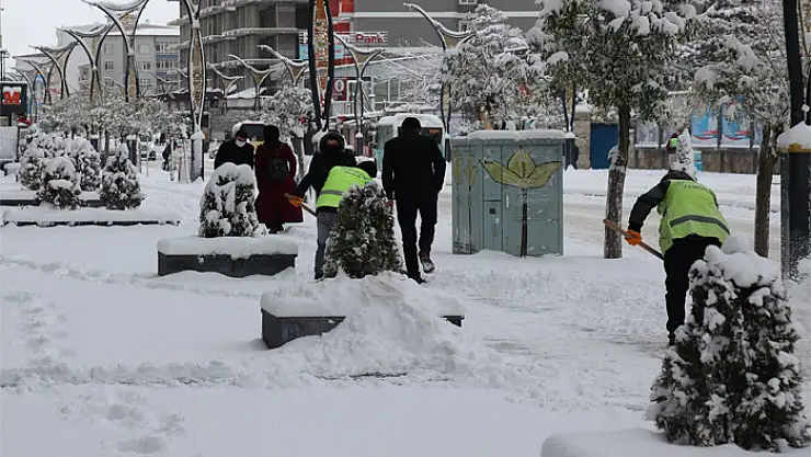 Van'da 3 aylık kar esareti başladı