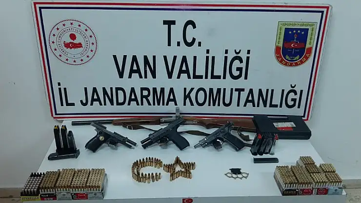 Erciş'te çok sayıda kaçak silah ve mühimmat ele geçirildi