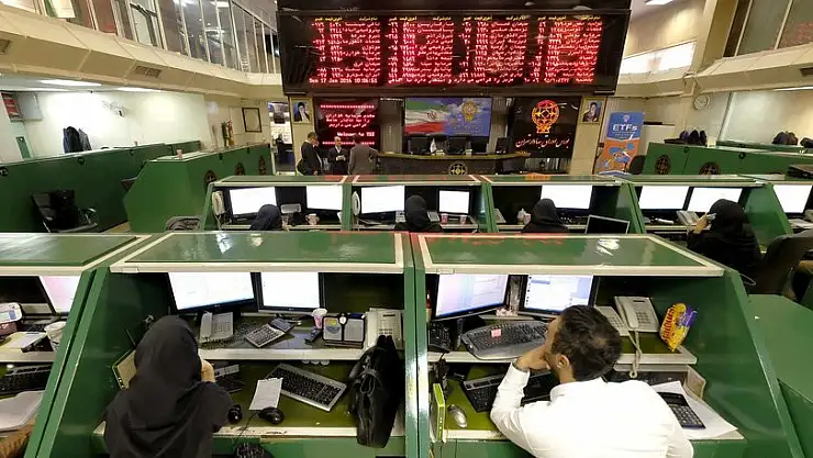 İran'da borsa mağdurlarından protesto