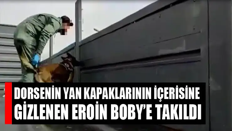 Dorsenin yan kapaklarının içerisine gizlenen eroin Boby'e takıldı