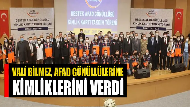 Vali Bilmez, AFAD gönüllülerine kimliklerini verdi