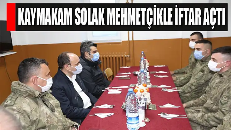 Kaymakam Solak Mehmetçikle iftar açtı