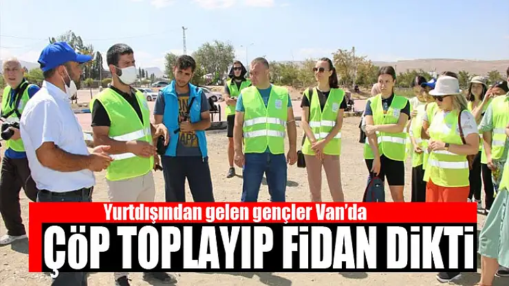 Yurtdışından gelen gençler Van'da çöp toplayıp fidan dikti