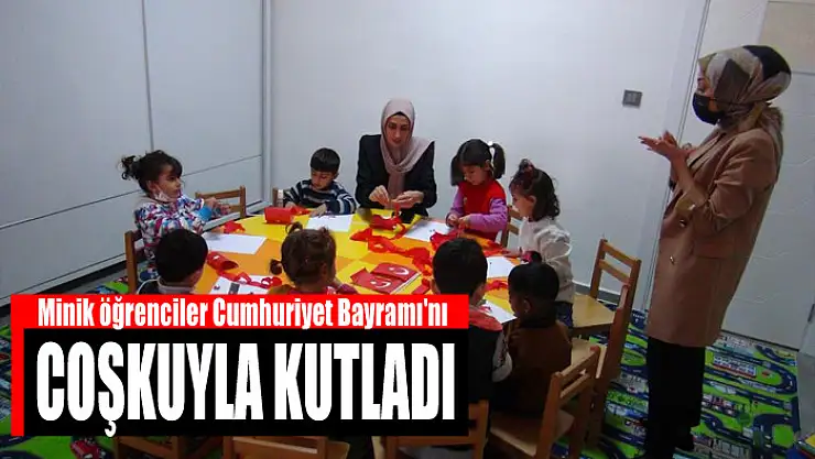 Minik öğrenciler Cumhuriyet Bayramı'nı coşkuyla kutladı
