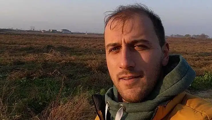 3 çocuk babası adam halı sahada kalbine yenildi