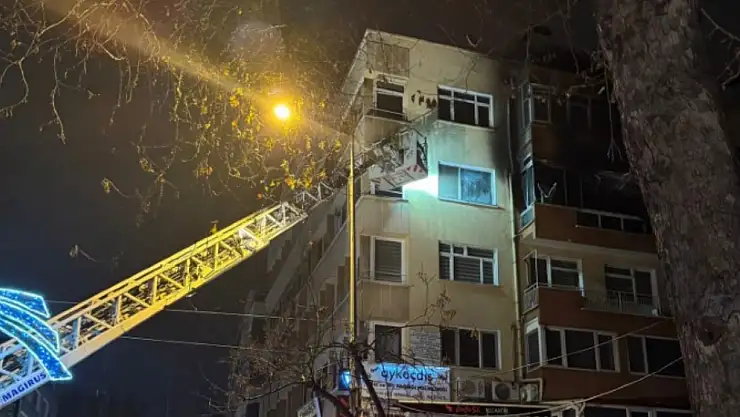 5 Katlı binada korkutan yangın: 3 kişi yaralandı, 6 kişi dumandan etkilendi