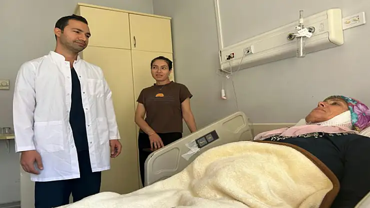 54 yaşındaki kadın 15 yıl sonra yeniden gülümseyebilecek