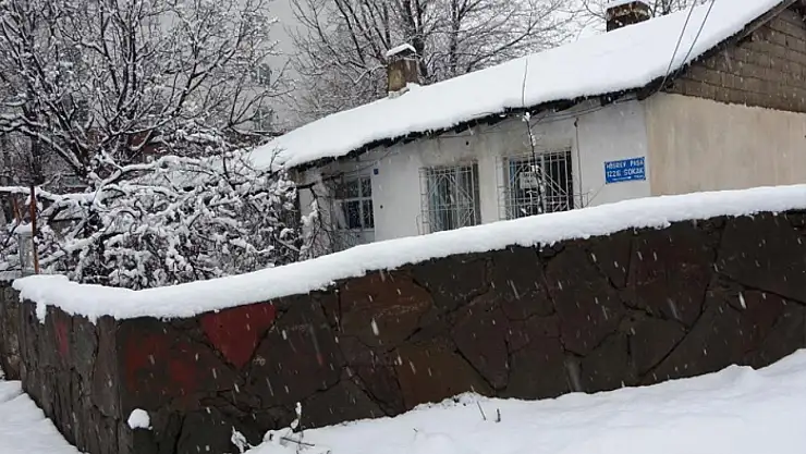 63 köy yolu ulaşıma kapandı
