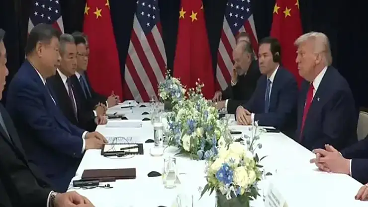 ABD Başkanı Trump, Çin Devlet Başkanı Xi ile Güney Kore'de bir araya geldi