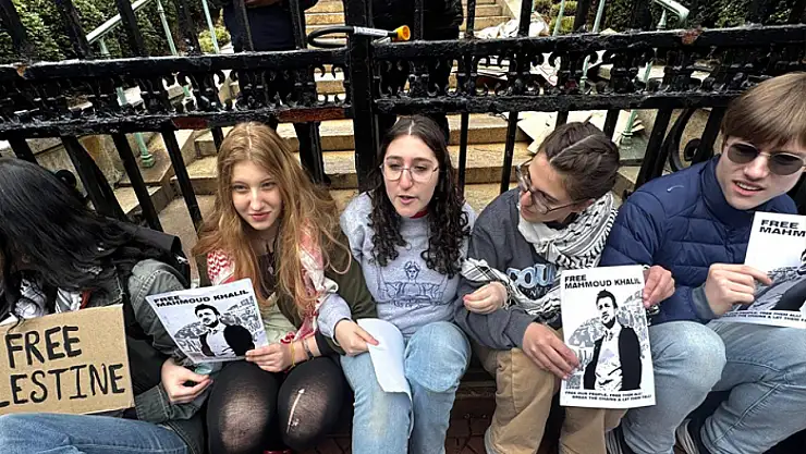 ABD'de Columbia Üniversitesi'nde zincirli protesto