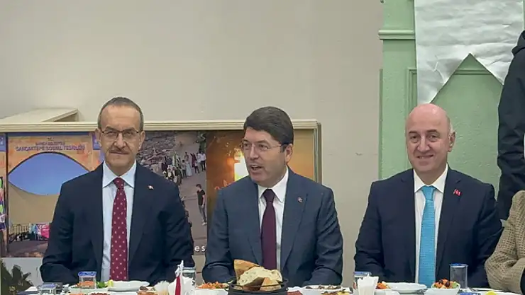 Adalet Bakanı Tunç: Darbecilerin yaptığı anaysa ile yürüyemeyiz