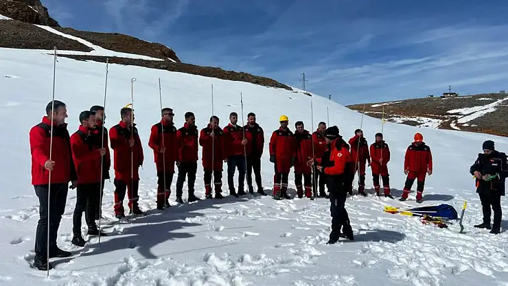 AFAD Bitlis'te çığ eğitimi verdi
