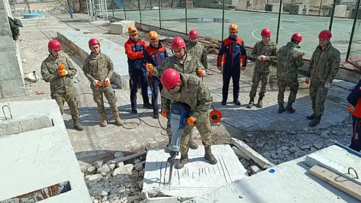 AFAD'tan Van 6. Hudut Komutanlığı ekibine eğitim verildi