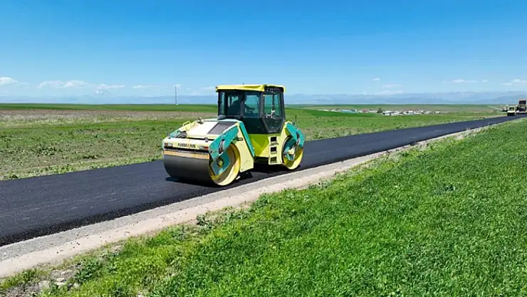 Ağrı'da Yukarı Ağadeve köyünde BSK asfalt yol çalışması tamamlandı