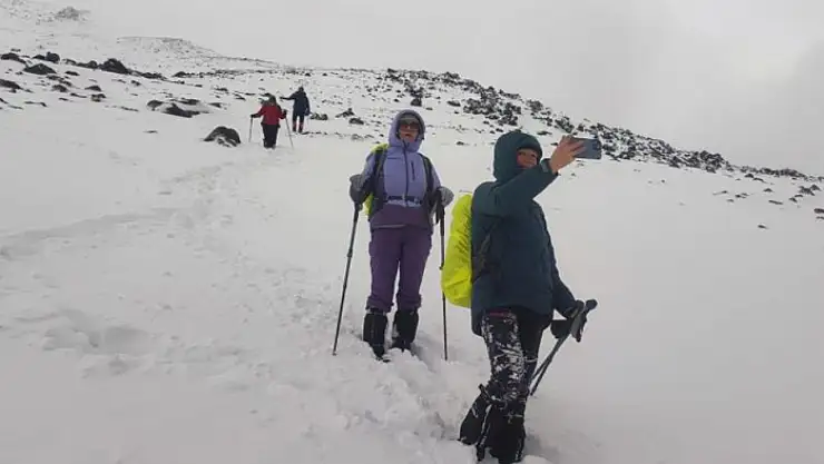 Ağrı Dağı kadın dağcılara geçit vermedi