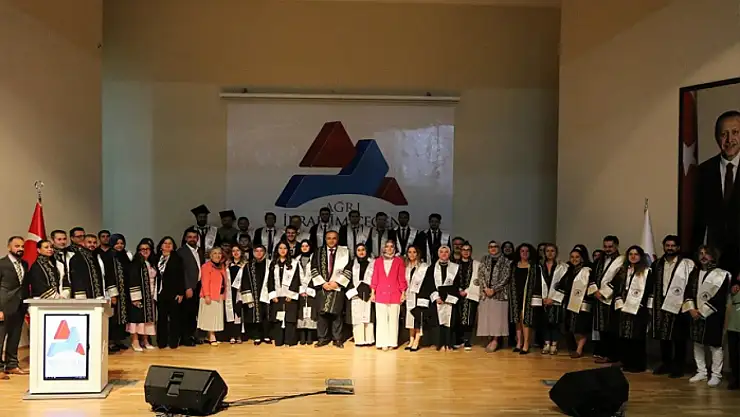 AİÇÜ Tıp Fakültesi'nde mezuniyet töreni düzenlendi