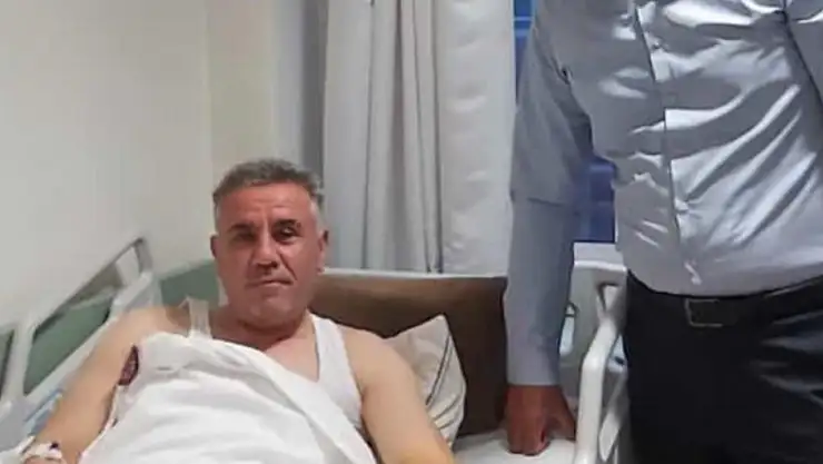 AK Parti İl Başkanı budama yaparken parmağını kesti